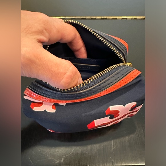 NWT Authentic Rare Luxury Travel Tory Burch Flying Logo Cosmetic Case/Bag - Picture 17 of 17